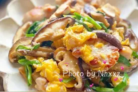 只要掌握好比例，香菇鸡蛋韭菜鸡肉杂炒就能一次成功图片