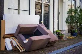 废旧家具无人回收代扔垃圾服务火爆 除了花钱代扔还有没有别的路？图片