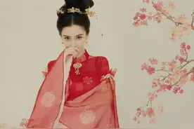 Angelababy穿古风红衣头戴金簪 嫣然一笑温婉动人图片