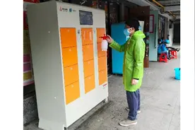 新鲜！南宁街头出现电驴“充电宝”，扫码即可完成电池借还图片