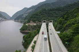 沿着高速看中国丨秦时明月，梦幻“穿越”图片