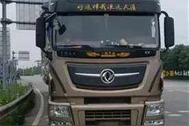 货车上高速被拦下，收费站表示调整装货方式才能安全通行图片