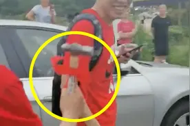 高考结束 爸爸送孩子特别礼物……一把锤子！网友：有创意，一锤定音图片