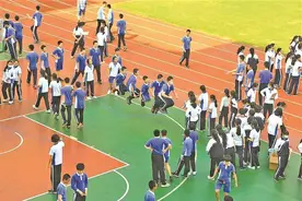 深圳外国语学校初中部推迟上课时间让学生睡足9小时图片