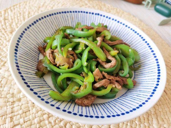 青椒炒牛肉丝做法（减脂食谱之青椒炒牛肉丝）