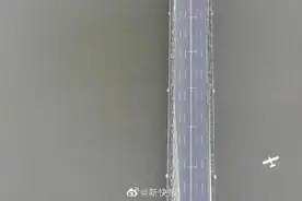 广州疫情管控区60架无人机高空喊话戴口罩图片