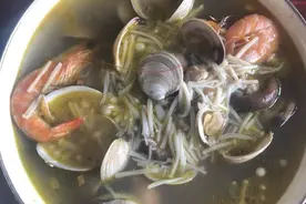 营养美味两手抓，菌菇海鲜汤是你的不二之选图片