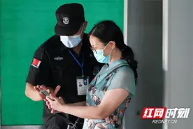 老人机为何卡成这样？国产手机对于老年人真是太不友善了图片