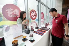 神州华彩聚上海，海派艺术馆举办“陶瓷、髹漆、雕刻工艺专题展”图片