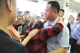 吉首男孩两岁走失，40年后终于回家！网友：太像妈妈了图片