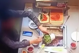 吃海底捞为免单索赔往锅里丢蟑螂，食客24小时内得逞两回视频封面