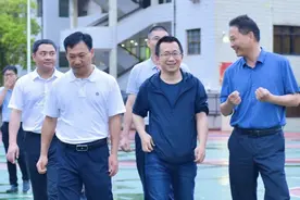 福建龙岩：字节跳动创始人张一鸣校友回母校永定一中参观图片
