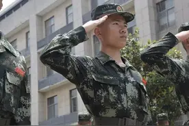 橄榄绿，烙进祖孙三代的激情岁月图片