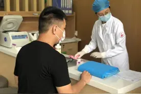 浙江小伙7年献血总量超全身血液15倍！你知道吗？每献血200ml最多能救3人图片