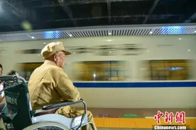 时隔70年，100岁老兵终于见到抗美援朝时的战友图片
