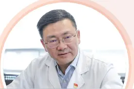 重症医学“老将”，共产党员“新兵”，瑞金医院瞿洪平：挑战未知，永不放弃图片