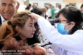 配戴隐形眼镜总是不舒服？眼科专家支招选购方法图片