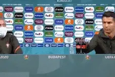 球星｜C罗拒绝碳酸饮料，运动补水请保持科学姿势图片