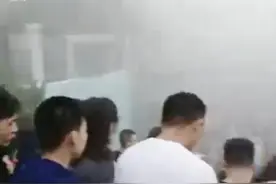 索道关闭数千名游客拥堵滞留 泰山景区致歉图片