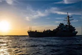 美国和北约三艘主力战舰进入黑海，俄国防部：均在俄黑海舰队监视之下图片