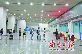 广州南站增设核酸检测点、免费口罩机、智能核验平台图片