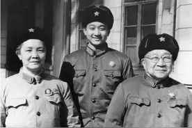 红色家风故事 | 开国大将张云逸之孙张晓龙：爷爷自强自立艰苦朴素的作风影响我一生图片