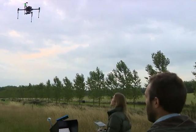 热成像无人机管大用！比利时志愿者从割草机前救出上百头藏着的小鹿