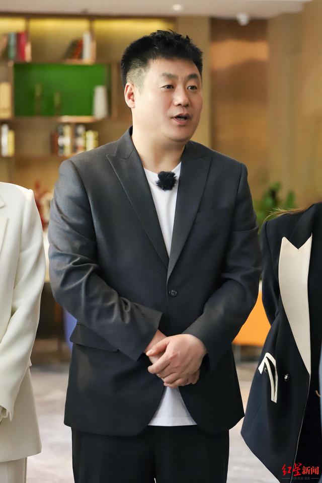 宋晓峰身高是多少？（象牙山爱逗团来了宋晓峰不怕观众腻歪我的笑声和吟诗）