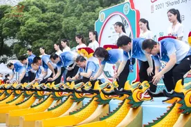 苏州金鸡湖端午龙舟赛举行 63支队伍挥桨竞逐图片