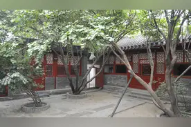 北京红色印迹｜在这处小屋，他创作的文章点醒数不清的国人视频封面