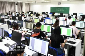 江苏173万份高考试卷答题卡全面进入正评阶段图片
