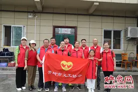 粽香飘进敬老院 开封市义工协会端午节里送温暖图片