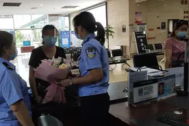 大海捞针！助老人迁户口，民警从数千本户籍档案中找到39年前材料图片