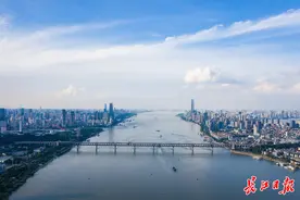 武汉书写遇水架桥奋斗史：从万里长江第一桥到长江武汉段11座大桥建成通车图片