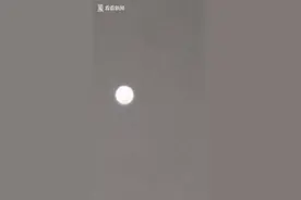 贵阳上空出现圆形不明发光体 市民：难道是UFO？图片