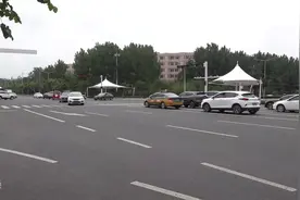 等红绿灯，再也不怕日晒雨淋！潍坊2021年首批新建路口遮阳棚正式启用图片