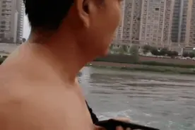 “救人大叔”鞠躬致歉！“再碰到还会尽力而为”图片