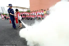 安全月里学安全 远离危险保平安图片