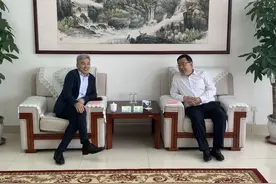杨洪涛会见锐嘉科投资控股董事长王迅图片