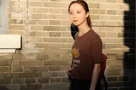 清华大学迎来我国首个虚拟学生“华智冰”，多才多艺颜值出众