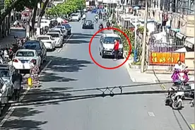 路边违停找来塑料袋遮挡号牌 看到监控视频前车主谎称“风吹的”图片