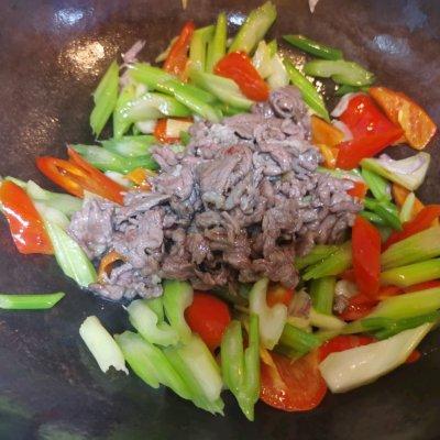 美味签到——吃过都说好的西芹炒牛肉