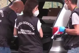 欧洲杯赛前球场附近现炸弹 装在意大利官员车内图片