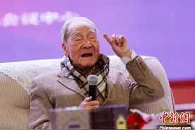 中国翻译泰斗许渊冲：挥洒着诗意走完百岁人生图片