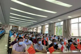 聂海胜同学忆当年艰苦生活：打赤脚上学，周末到工地扛水泥补贴生活图片