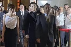 黑到能演包青天了，张涵予回应粉丝：脸黑健康、光荣图片
