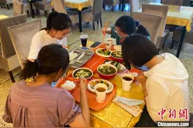 内蒙古高校迎暖心毕业季：不说再见 寻味母校图片