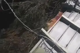 神舟十二号飞船整流罩部分残骸落在陕西神木，消防人员已完成回收图片