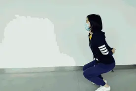 一个动作自测膝关节损耗图片