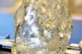 博茨瓦纳开采出巨型钻石，1098克拉，世界第三大图片